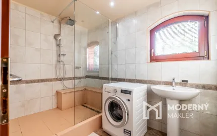 Na predaj veľkometrážny 4-izbový rodinný dom v obci Jur nad Hronom
