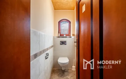 Na predaj veľkometrážny 4-izbový rodinný dom v obci Jur nad Hronom