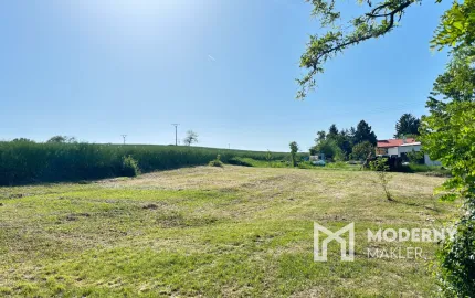 Na predaj stavebný pozemok v obci Urmince