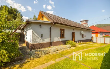 Na predaj priestranný vidiecky dom v obci Helcmanovce