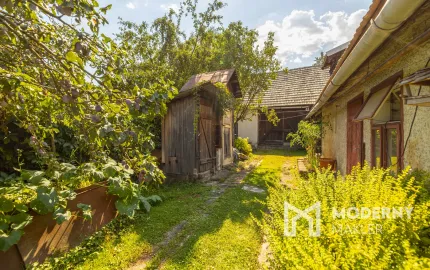 Na predaj priestranný vidiecky dom v obci Helcmanovce