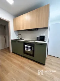 Na prenájom vkusne zrekonštruovaný 2-izbový byt pri OC Retro, Ružinov