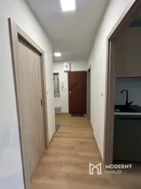 Na prenájom vkusne zrekonštruovaný 2-izbový byt pri OC Retro, Ružinov