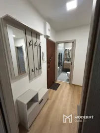 Na prenájom vkusne zrekonštruovaný 2-izbový byt pri OC Retro, Ružinov