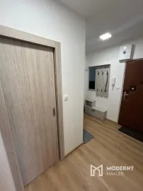 Na prenájom vkusne zrekonštruovaný 2-izbový byt pri OC Retro, Ružinov