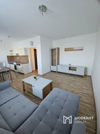 Na prenájom priestranný 2-izbový byt s parkovaním v Malackách