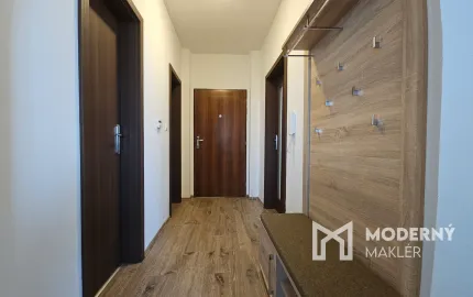 Na prenájom priestranný 2-izbový byt s parkovaním v Malackách