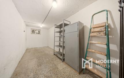 Na predaj priestranný 3-izbový byt s garážou a veľkou pivnicou v Dunajskej Lužnej