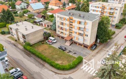 Na predaj priestranný 3-izbový byt s garážou a veľkou pivnicou v Dunajskej Lužnej