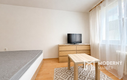 Na prenájom zariadený 1-izbový byt s balkónom v Trenčianskych Tepliciach – ulica SNP