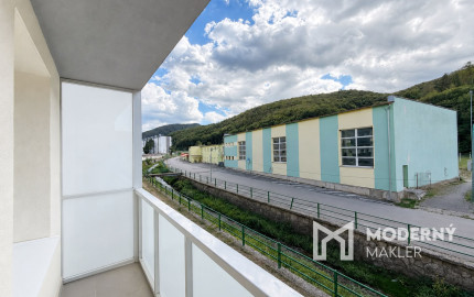 Na prenájom zariadený 1-izbový byt s balkónom v Trenčianskych Tepliciach – ulica SNP