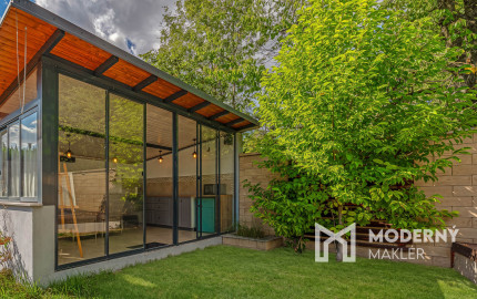 Na predaj 4-IZBOVÝ BYT S VLASTNÝM POZEMKOM, BAZÉNOM, WELLNESS, GARÁŽOU A CHARAKTEROM RODINNÉHO DOMU V DEVÍNSKEJ NOVEJ VSI