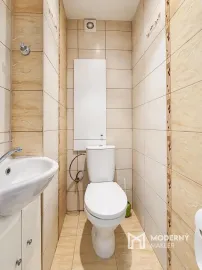 Na prenájom čiastočne zrekonštruovaný 2-izbový byt s balkónom v Poprade