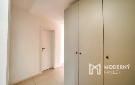 EXKLUZÍVNE na prenájom 2-izbový byt so záhradou a parkovaním vo Vajnoroch