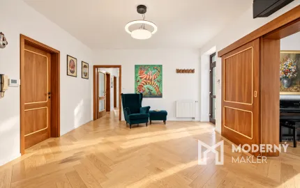 Na predaj veľkorysý rodinný dom s bazénom a dvojgarážou v Pezinku