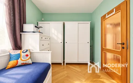 Na predaj veľkorysý rodinný dom s bazénom a dvojgarážou v Pezinku