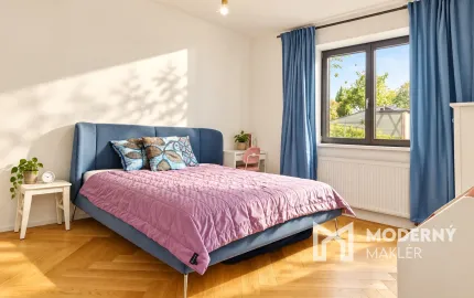 Na predaj veľkorysý rodinný dom s bazénom a dvojgarážou v Pezinku