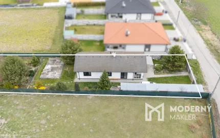 Na predaj rodinný dom s veľkorysým pozemkom v obci Kyselica
