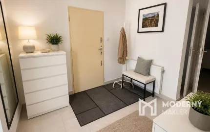 Na predaj priestranný 2-izbový byt s terasou a vysokými stropmi v centre Bratislavy