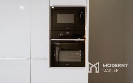 VÝRAZNE ZNÍŽENÁ CENA - Na predaj priestranný, štýlový 3-izbový byt s balkónom v Europalace – Žilina