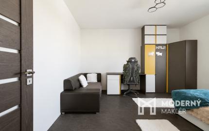 VÝRAZNE ZNÍŽENÁ CENA - Na predaj priestranný, štýlový 3-izbový byt s balkónom v Europalace – Žilina