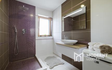 VÝRAZNE ZNÍŽENÁ CENA - Na predaj priestranný, štýlový 3-izbový byt s balkónom v Europalace – Žilina