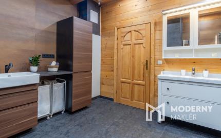 Na predaj rodinný dom s výhľadom na Vysoké Tatry a jazierkom na kúpanie