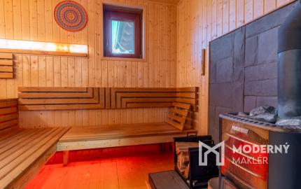 Na predaj rodinný dom s výhľadom na Vysoké Tatry a jazierkom na kúpanie