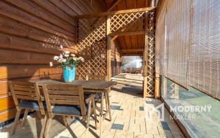 Na predaj rodinný dom s výhľadom na Vysoké Tatry a jazierkom na kúpanie