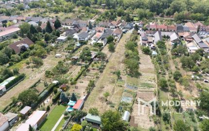 Na predaj investičná nehnuteľnosť – pozemok pre bytovú výstavbu alebo rodinný dom v tichej časti Hlohovca