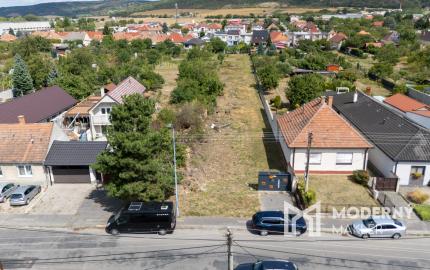 Na predaj investičná nehnuteľnosť – pozemok pre bytovú výstavbu alebo rodinný dom v tichej časti Hlohovca