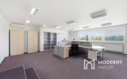 Na prenájom priestranná kancelária s parkovaním pri obchvate Trnava-Zavarská