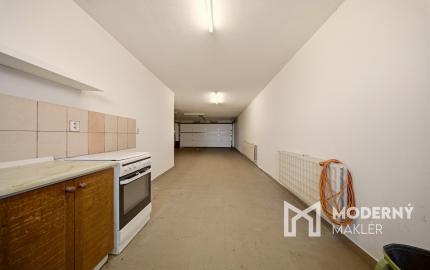Na predaj trojpodlažný rodinný dom v štýle dvojdomu v Šintave