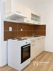 Na predaj garsónka s parkovaním a pivnicou v Omastinej