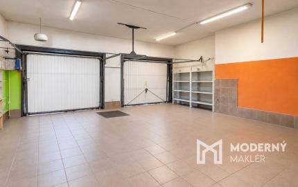 Na predaj kompletne zrekonštruovaný 3-izbový rodinný dom s dvojgarážou , Mokrá Lúka