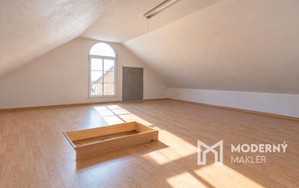 Na predaj kompletne zrekonštruovaný 3-izbový rodinný dom s dvojgarážou , Mokrá Lúka