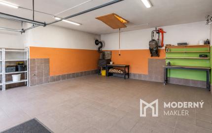 Na predaj kompletne zrekonštruovaný 3-izbový rodinný dom s dvojgarážou , Mokrá Lúka