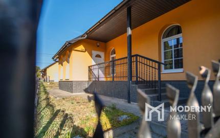 Na predaj kompletne zrekonštruovaný 3-izbový rodinný dom s dvojgarážou , Mokrá Lúka