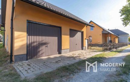 Na predaj kompletne zrekonštruovaný 3-izbový rodinný dom s dvojgarážou , Mokrá Lúka