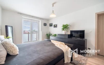 Na predaj zrekonštruovaný 2-izbový byt s balkónom a pivnicou - VEĽKÉ LEVÁRE