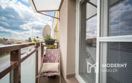 Na predaj zrekonštruovaný 2-izbový byt s balkónom a pivnicou - VEĽKÉ LEVÁRE
