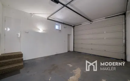 Na predaj priestranný 5-izbový rodinný dom v Ružinove s kanceláriou, pozemkom a dvojgarážou