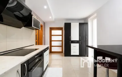 Na predaj priestranný rodinný 6-izb dom s bazénom, garážou a letnou kuchyňou