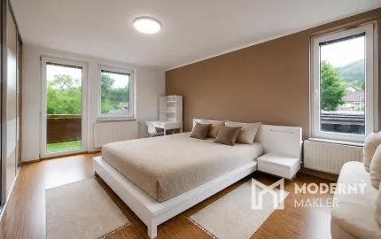 Na predaj priestranný rodinný 6-izb dom s bazénom, garážou a letnou kuchyňou
