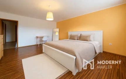 Na predaj priestranný rodinný 6-izb dom s bazénom, garážou a letnou kuchyňou