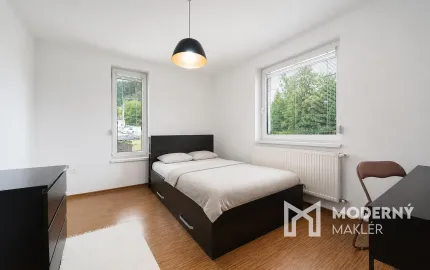 Na predaj priestranný rodinný 6-izb dom s bazénom, garážou a letnou kuchyňou