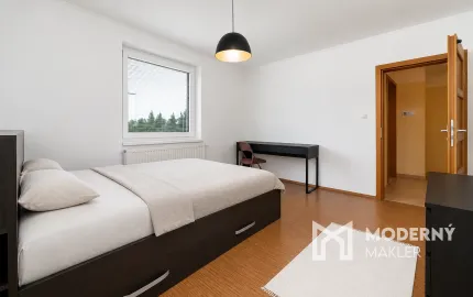 Na predaj priestranný rodinný 6-izb dom s bazénom, garážou a letnou kuchyňou
