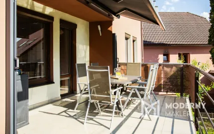 Na predaj priestranný rodinný 6-izb dom s bazénom, garážou a letnou kuchyňou