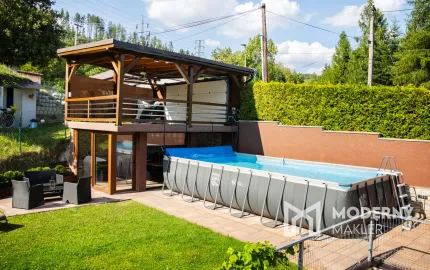 Na predaj priestranný rodinný 6-izb dom s bazénom, garážou a letnou kuchyňou