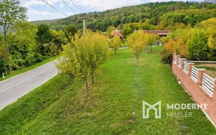 Na predaj stavebný rekreačný pozemok pod Vršatcom – Horné Dúžavy, Vršatské Podhradie